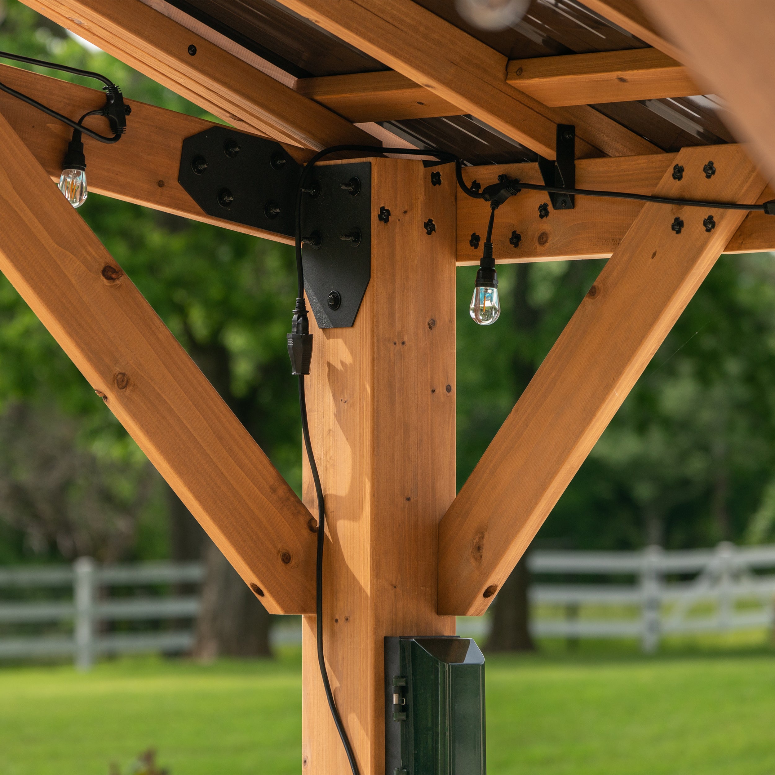 16x12 Norwood hardware is powder coated steel