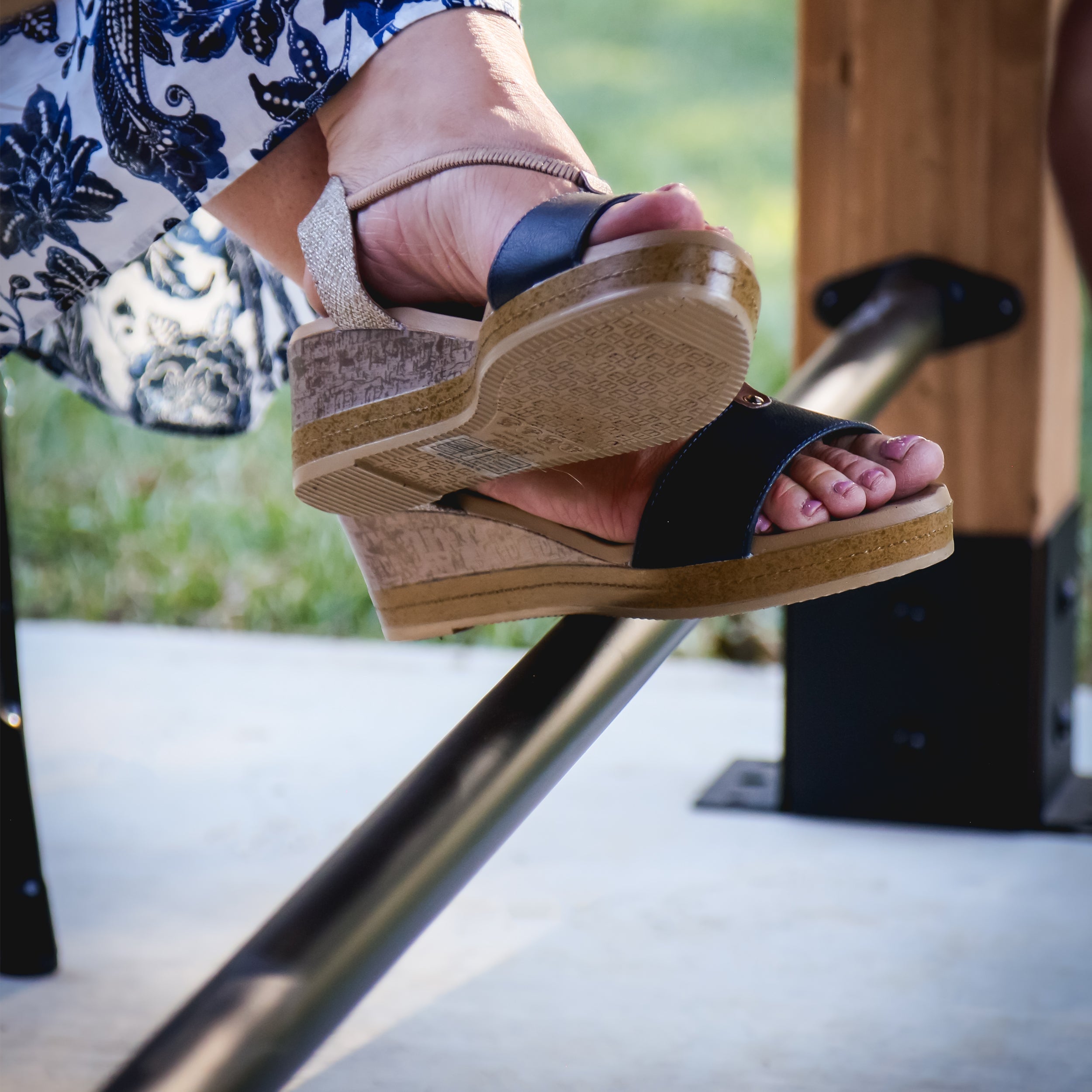 Cedar Springs Outdoor Bar Foot Rest