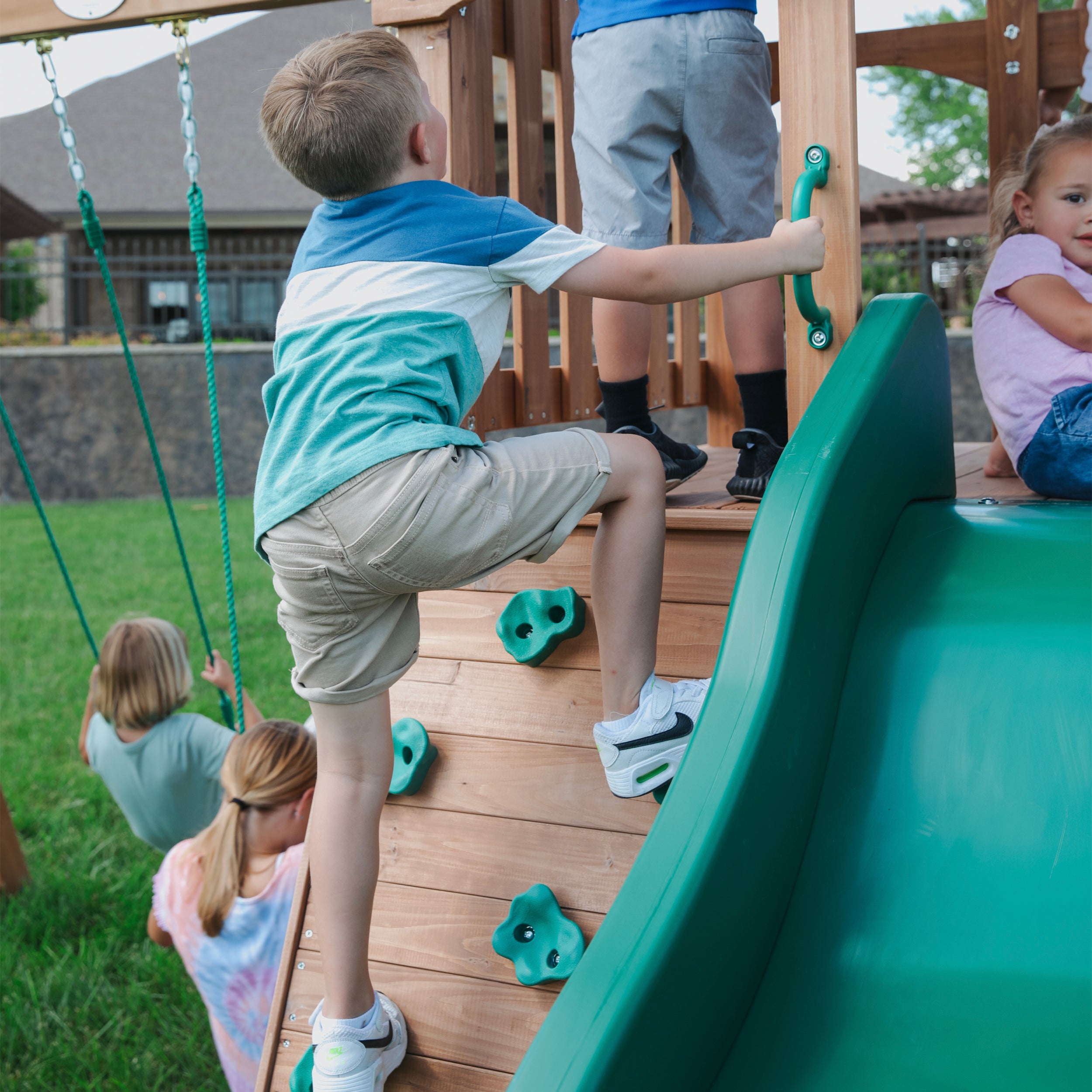 Lightning Ridge Play Centre Swing Set