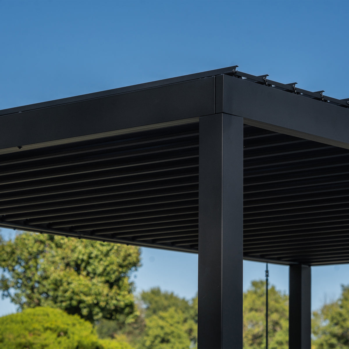4.9m x 3.0m Sarasota Steel Louvered Pergola